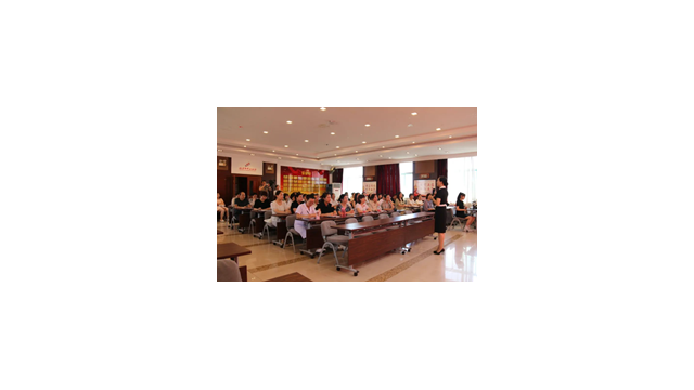 临汾市中心血站举办职业素养提升和服务礼仪培训